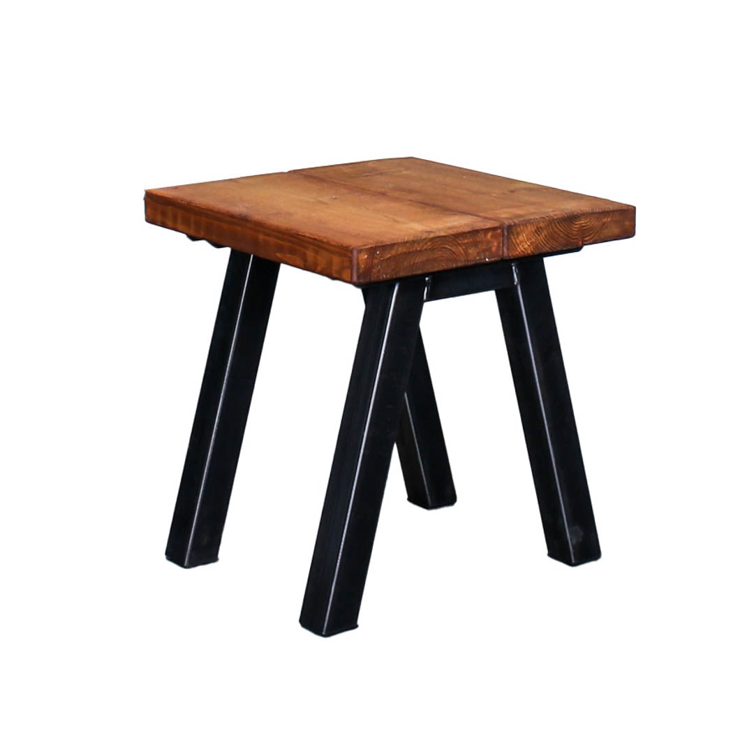 Crest and Weave, Solid Oak Side Table, 440×440mm, 48mm Top, Rustic — wood grain detail