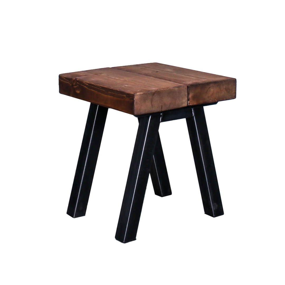 Crest and Weave, Solid Oak Side Table, 440mm×440mm, 70mm Top, Rustic — wood grain detail